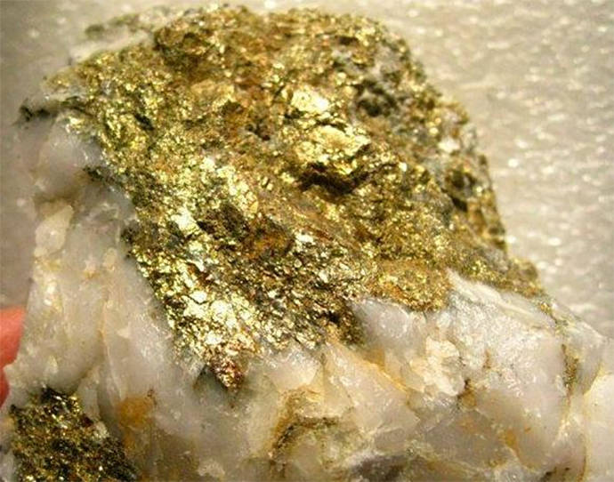 Inventario de equipos importantes para el beneficio de oro en mina de oro aluvial